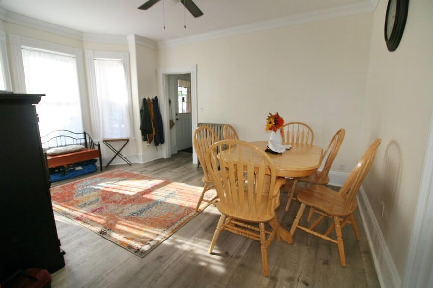 Building Photo - 10 Trakey St