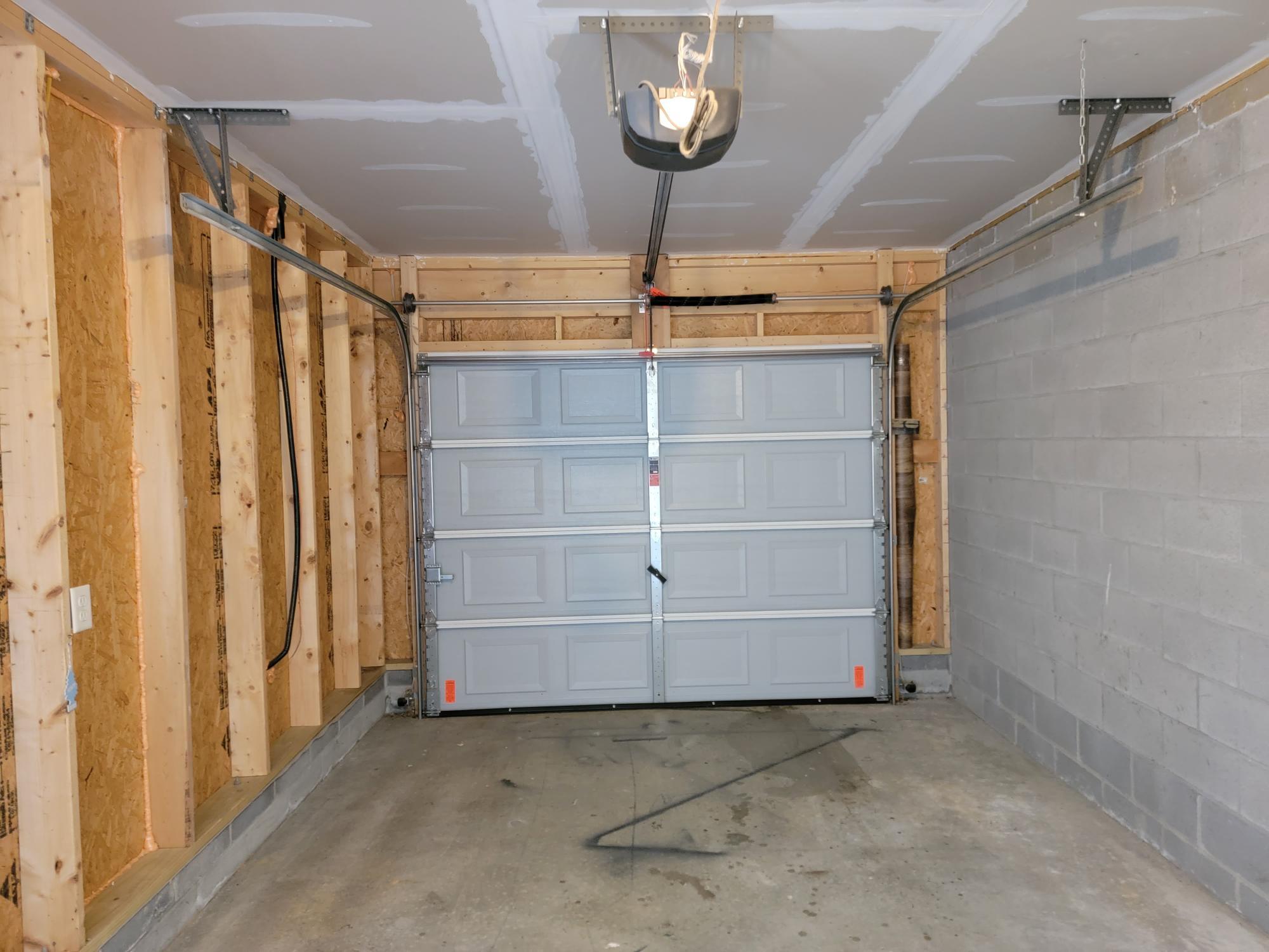 Building Photo - 726 Farmwood Ln