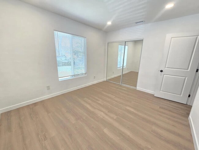 Building Photo - 6327 California Ave
