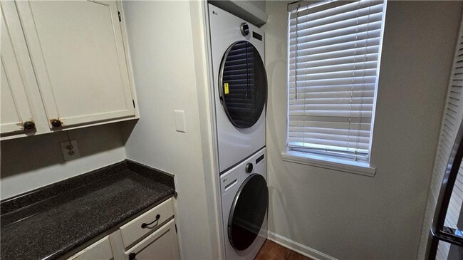 Building Photo - 1308 Red Deer Way