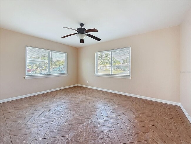 Building Photo - 5810 Tangerine Ave S