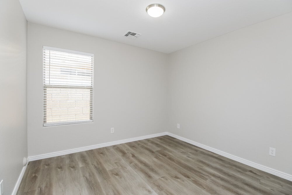 Building Photo - 475 W Holstein Trail