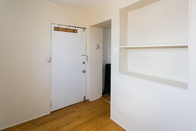 Building Photo - 4409 N Kenneth Ave