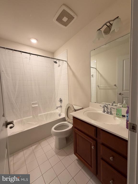 Building Photo - 1124 Oakwood St