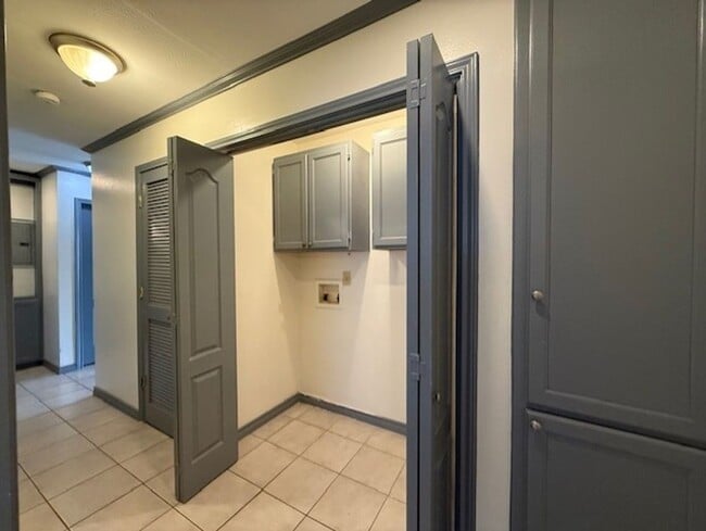 Building Photo - Downstairs -Three-bedroom Condo