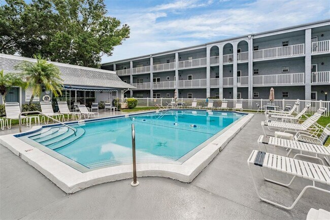 Building Photo - 1706 Belleair Forest Dr