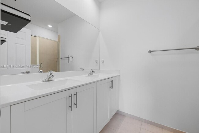 Building Photo - 147 SW 185th Way