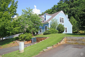 Building Photo - Pet Friendly Locust Meadows Townhome (Appl...