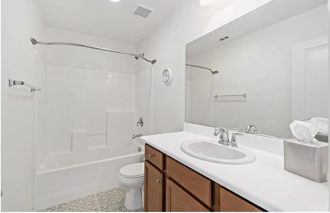 Building Photo - 40884 Lacroix Ave
