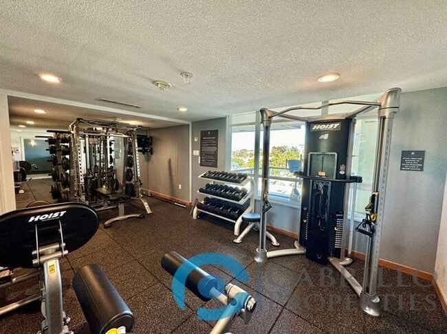 Building Photo - 850 Beech St