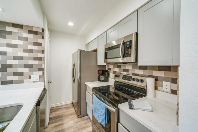 Building Photo - 85 Phoenix Dr