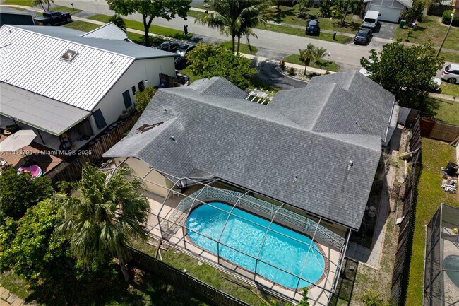 Primary Photo - 8521 NW 53rd St