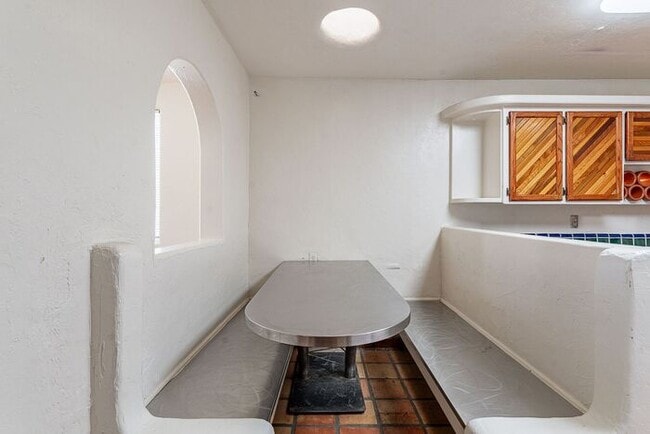 Building Photo - 3118 N Santa Rita Ave