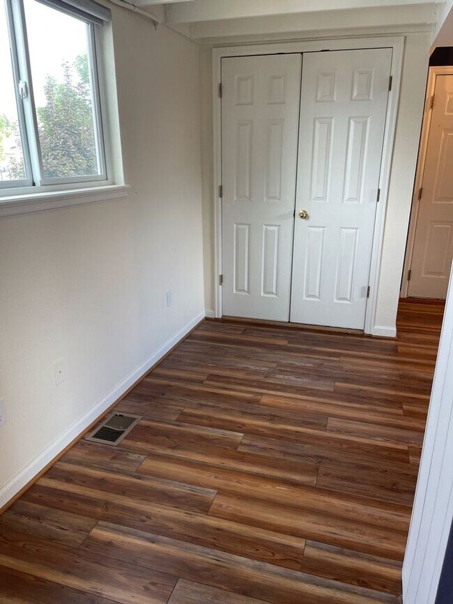 Building Photo - Cozy Studio Carriage House – All Utilities Included!