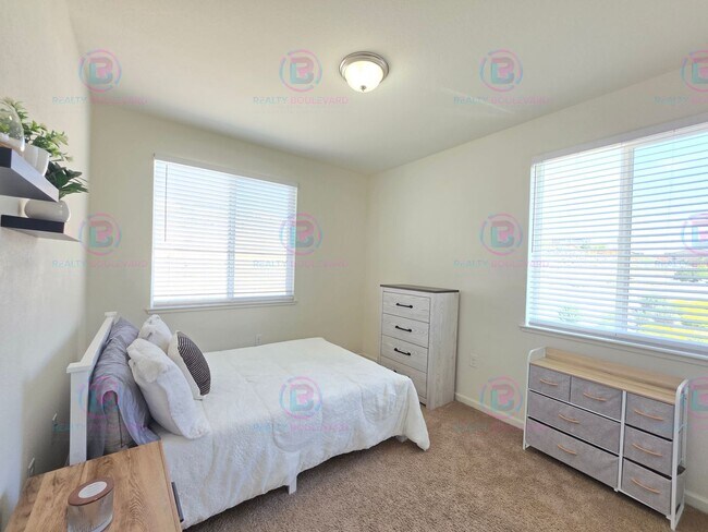 Building Photo - 3010 Sterling Ridge Cir