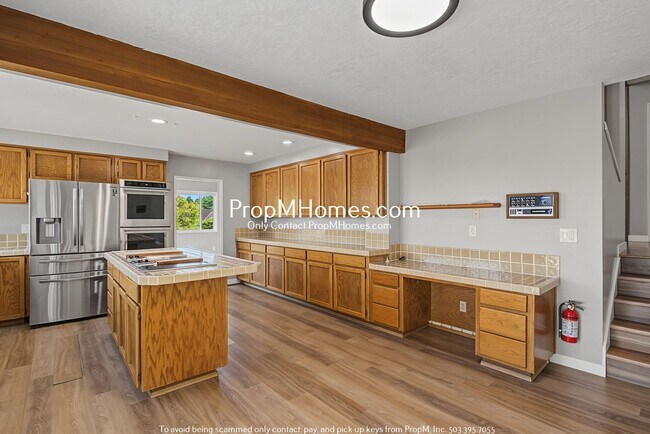 Building Photo - 8271 SW 184th Ave