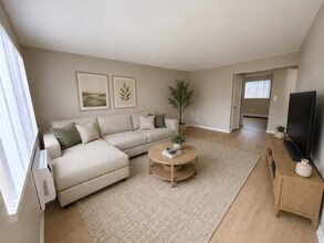 Building Photo - Newly Renovated 2 Bed, 1.5 Bath Townhome – Prime Location Near 28th Street