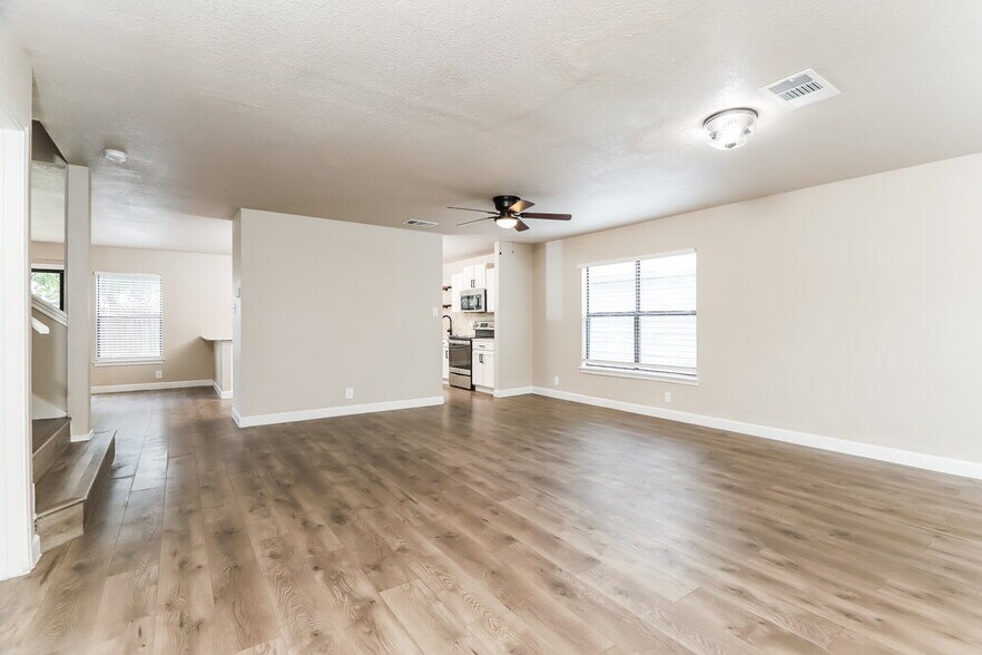 Building Photo - 8106 Hoovers Bend