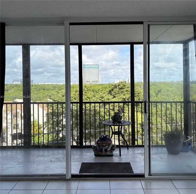 Building Photo - 2500 NE 135th St