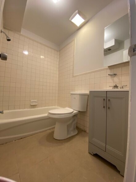 Building Photo - 1721 W Tioga St