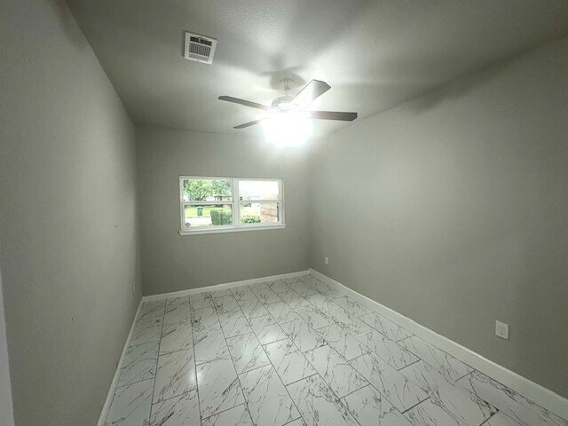 Building Photo - 9013 Lugary Dr