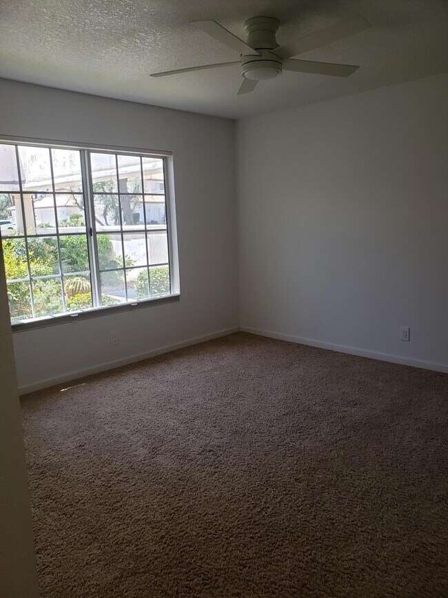 Building Photo - 136 Desert Falls Dr E