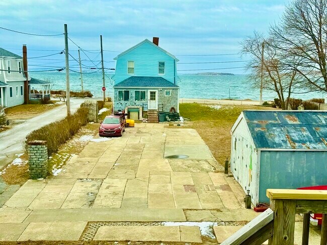 Building Photo - 7 J St