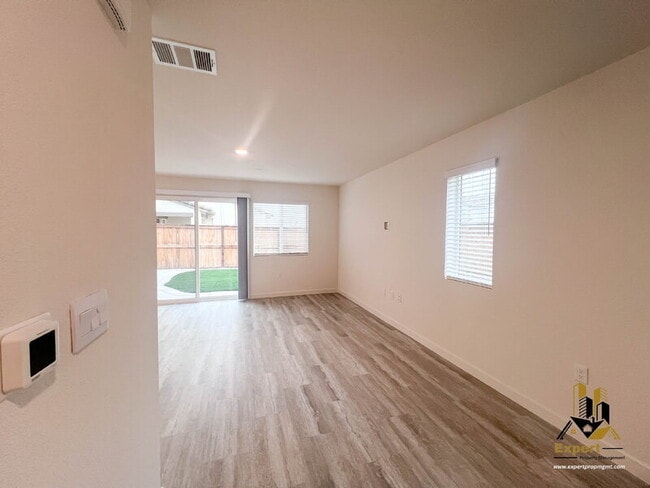 Building Photo - 2081 Blue Star Dr