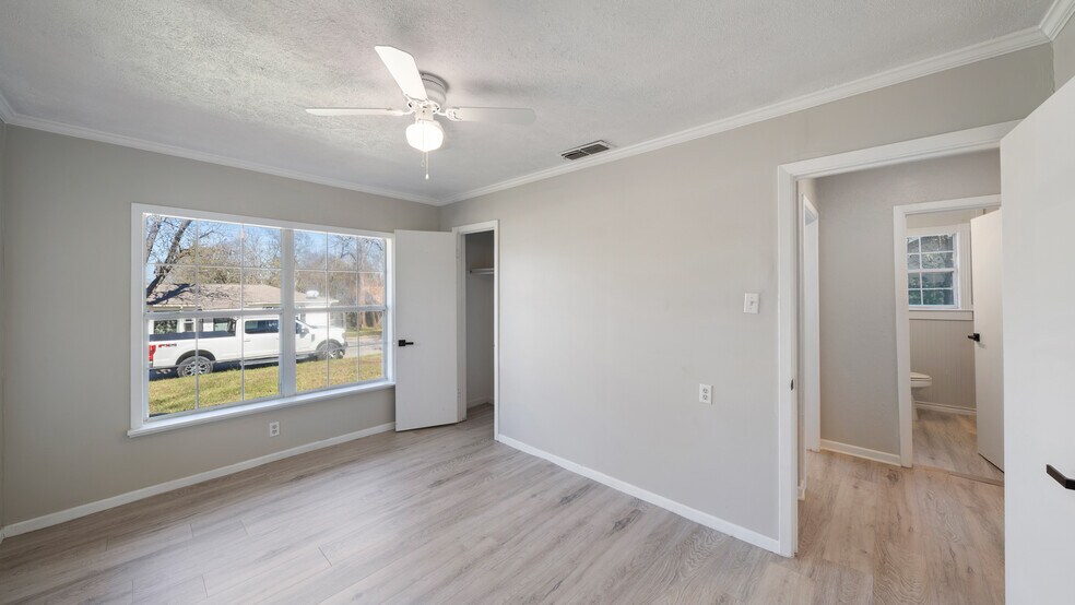 Building Photo - 403 Prairieville St