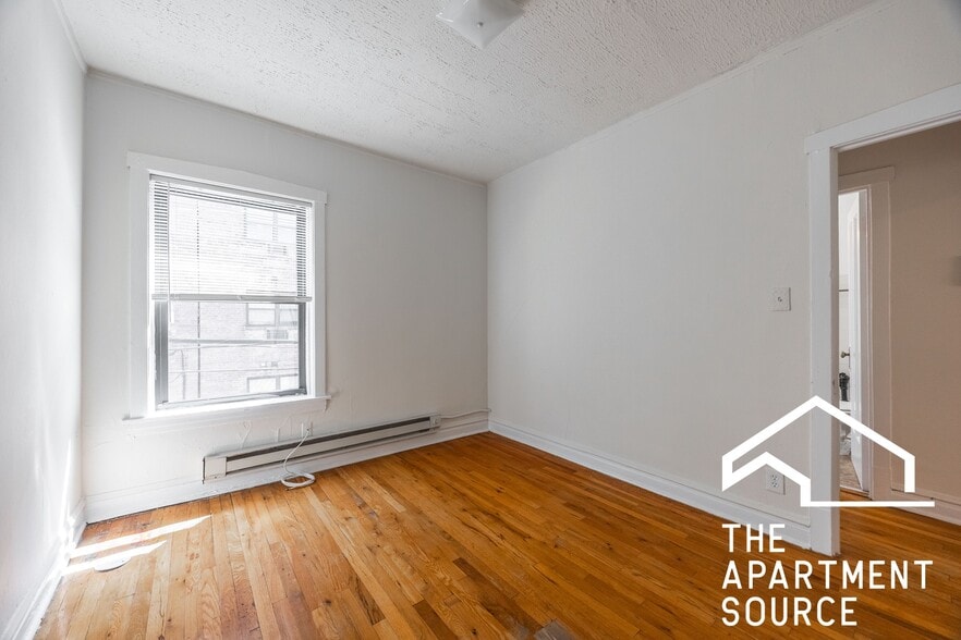 Building Photo - 624 W Cornelia Ave