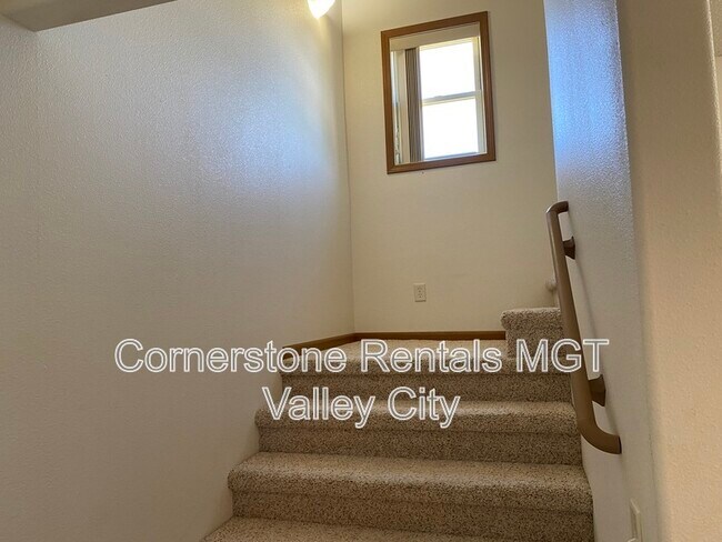 Building Photo - 508 10th Ave SE