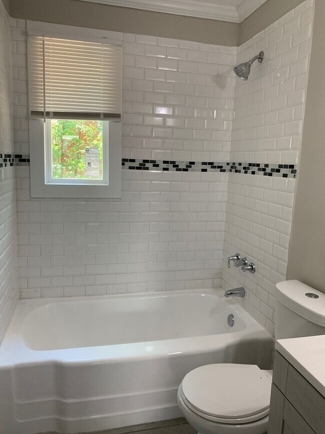 Building Photo - 2717 Columbus Cir