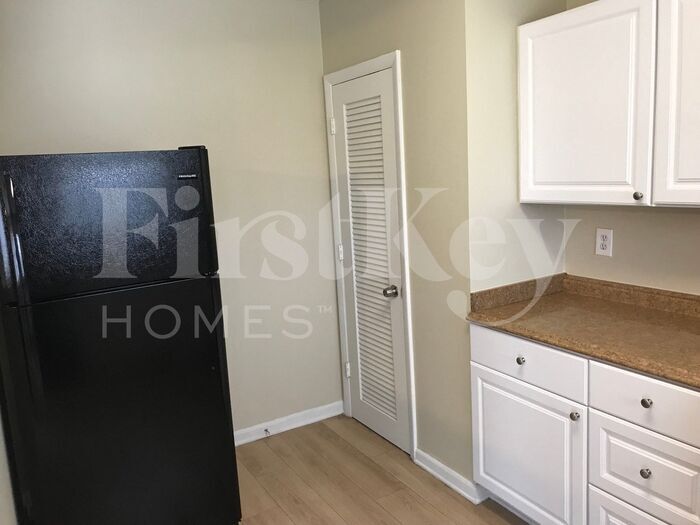 Building Photo - 207 Porter Pl
