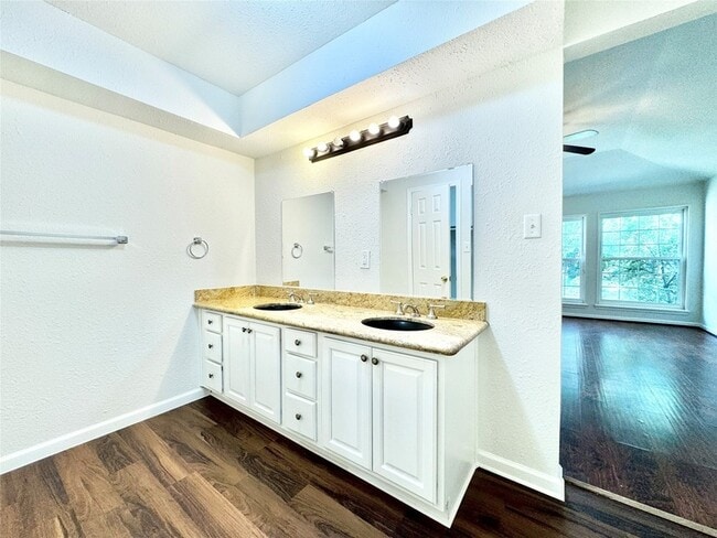 Building Photo - 7914 Oakington Dr