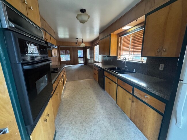 Building Photo - 865 Stanford Ave