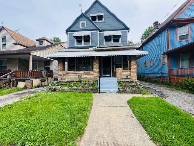 Building Photo - Charming 3-Bedroom Property in Prime Location