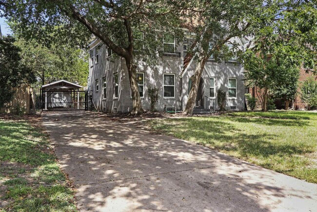 Building Photo - 3321 Charleston St