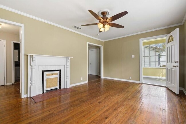 Building Photo - 206 Pinehill Dr