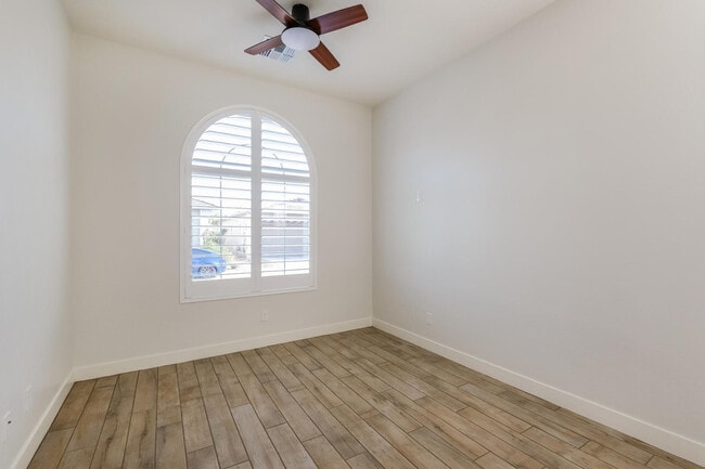 Building Photo - 20363 W Sells Dr