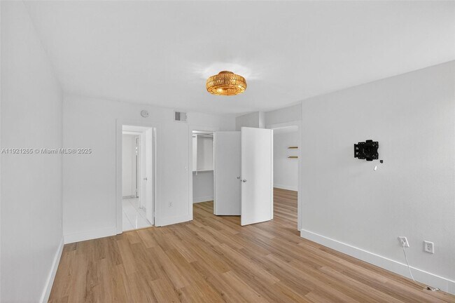 Building Photo - 1331 Lincoln Rd