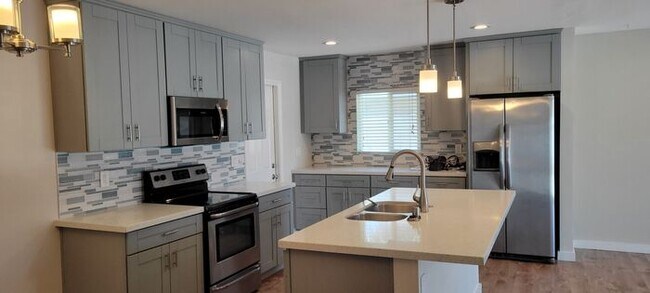 Building Photo - Beautifully Remodeled Single-Story Home on Corner Lot – Near Oceanside Beach!