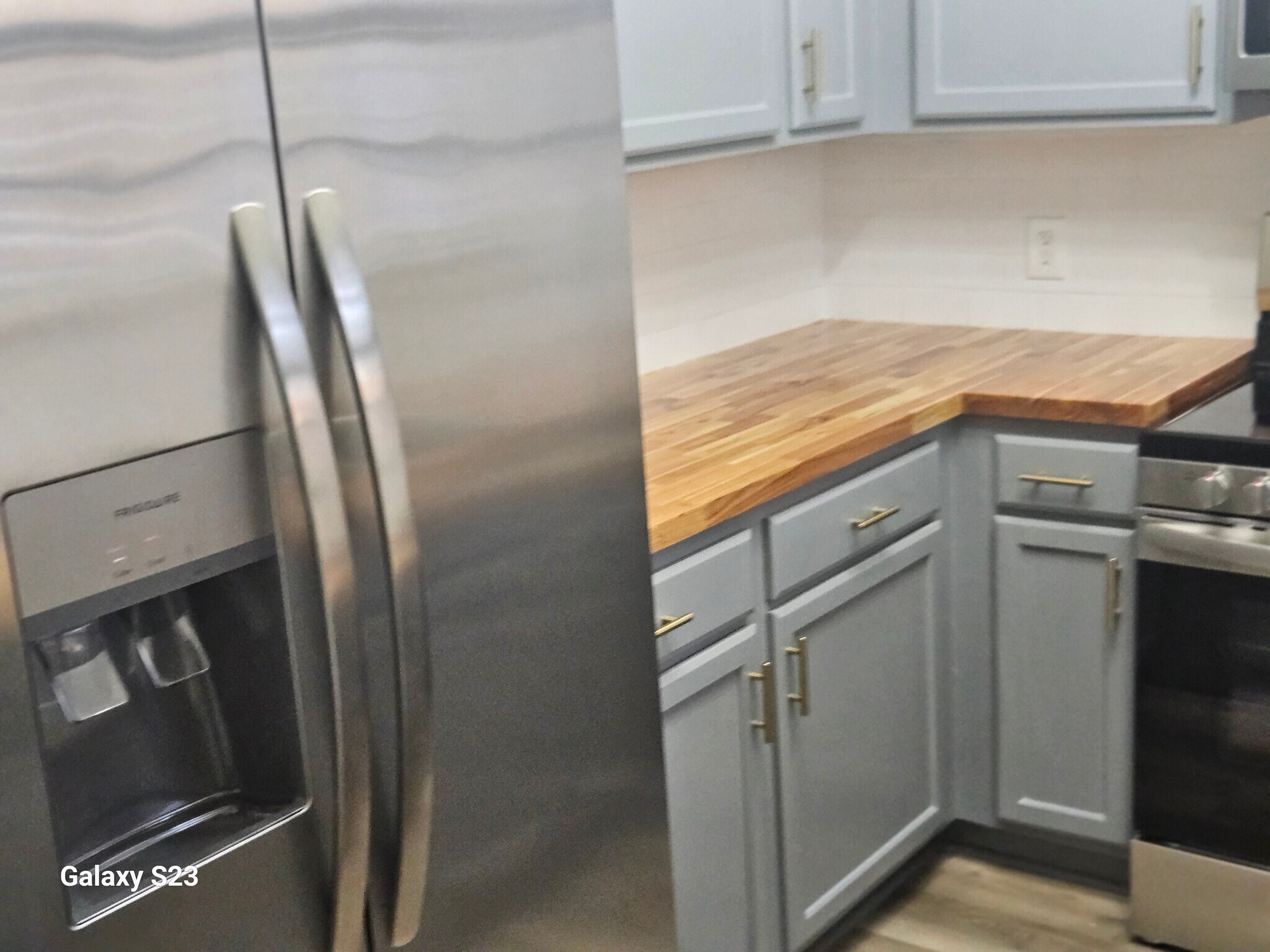 Beautiful Kitchen - 2220 E Victory Dr