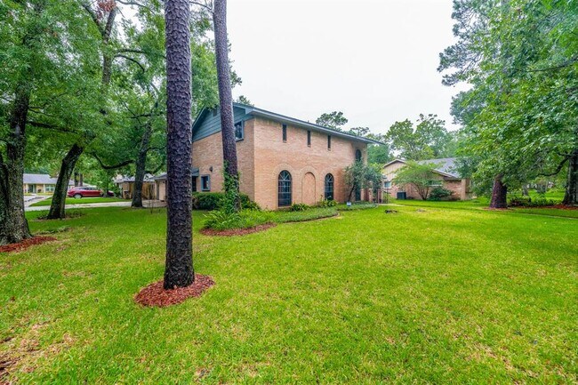 Building Photo - 2710 Yorktown Dr