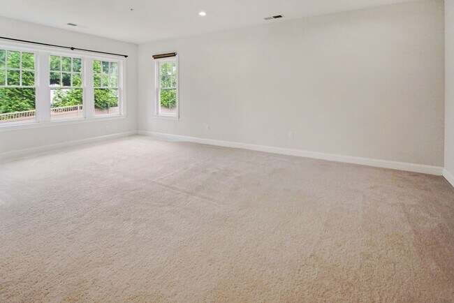 Building Photo - 5 Bed 4.5 Bath - Bethesda Single Family - ...