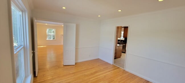 Building Photo - 661 Warner Ave