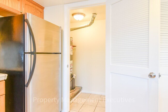 Building Photo - 2 Bed, 2 Bath Townhome with Garage & Bonus Room
