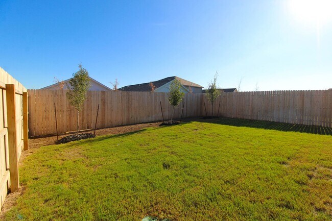 Building Photo - 3642 Millbrook Wy