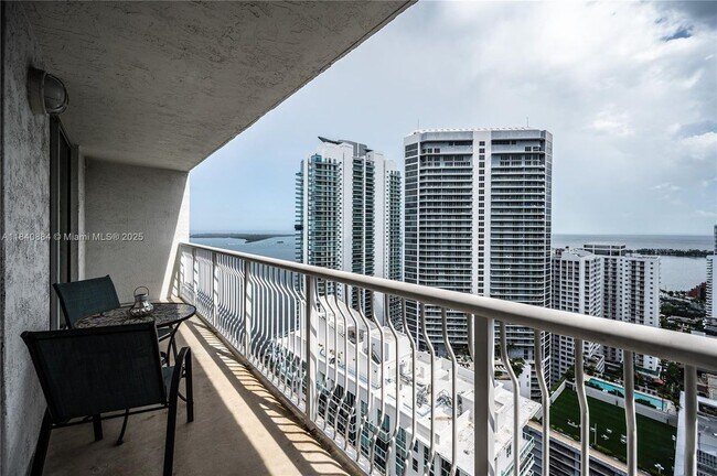 Building Photo - 1200 Brickell Bay Dr