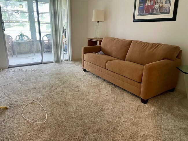 Building Photo - 2042 Newcastle A