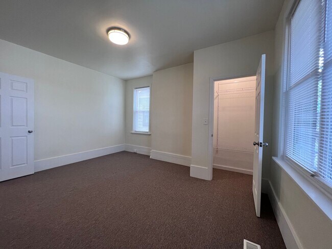 Building Photo - Internet included- 2BR apartment with office!
